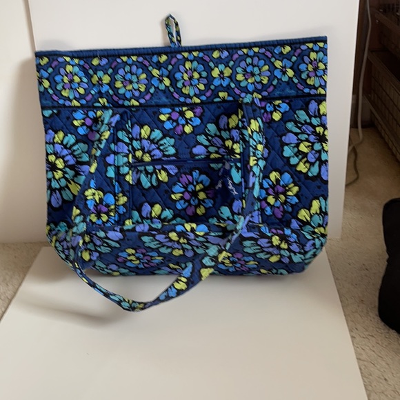 Vera Bradley tote bag. - Picture 2 of 3
